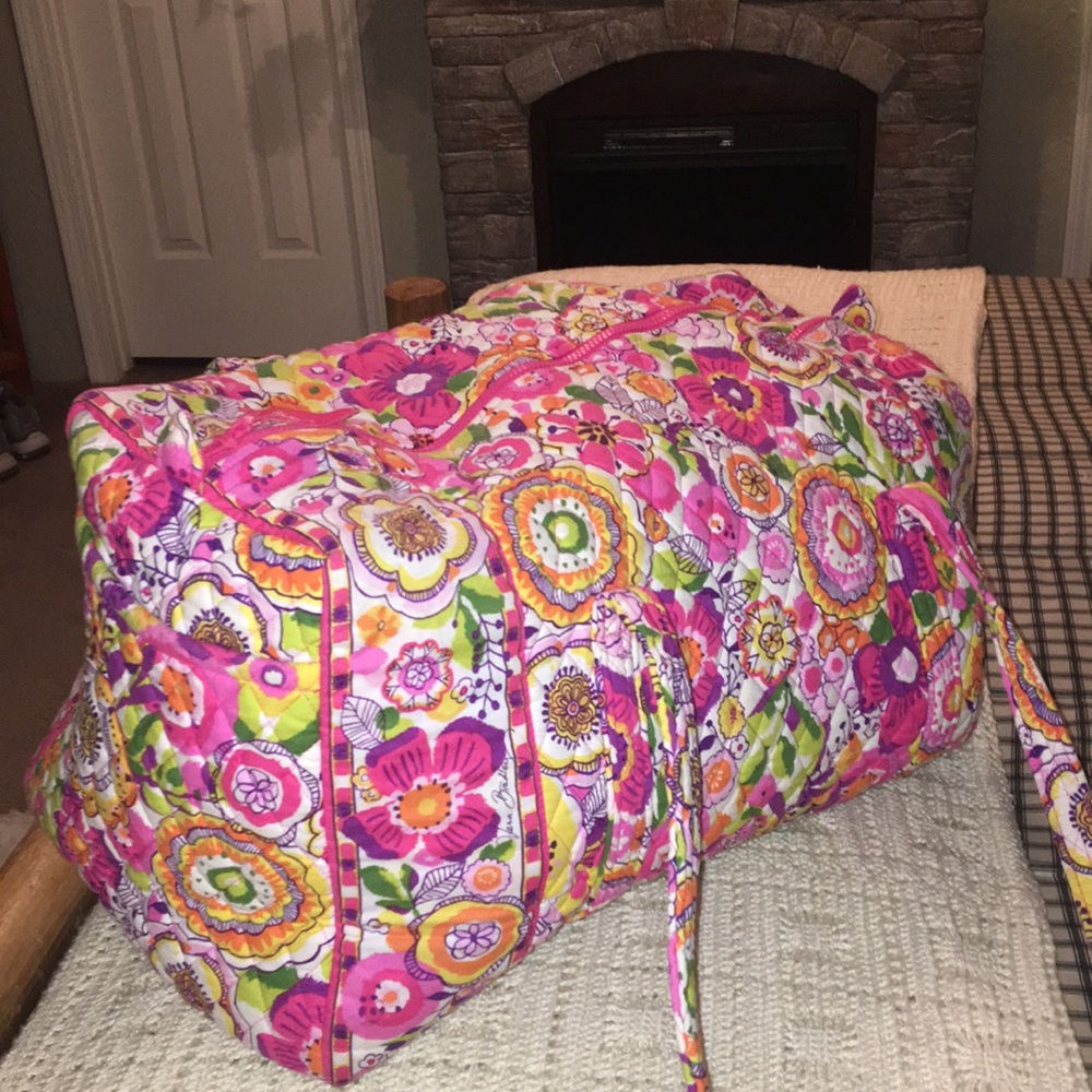 Vera Bradley duffle bag || perfect condition!